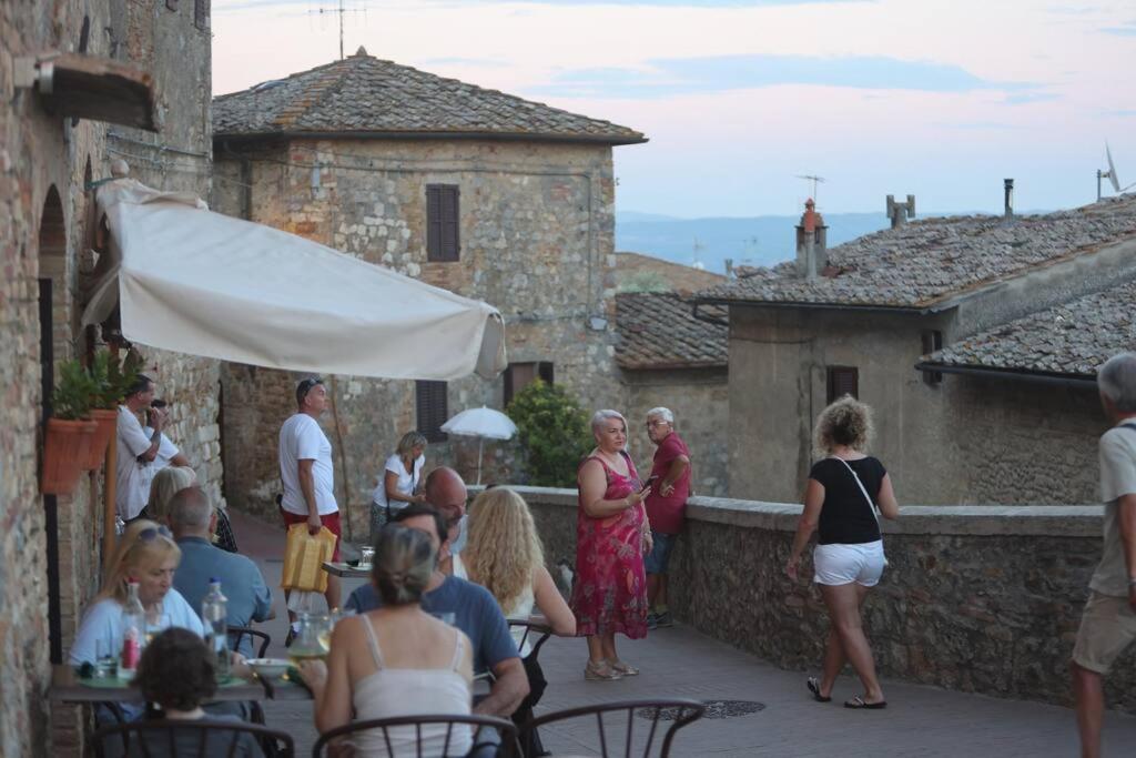 Lovely 2 Bedroom In San Gimignano Historic Center Esterno foto
