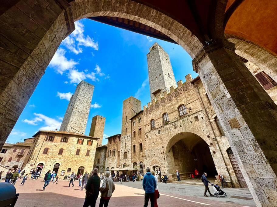 Lovely 2 Bedroom In San Gimignano Historic Center Esterno foto